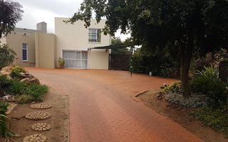 2 Bedroom Garden Cottage in Kloofendal