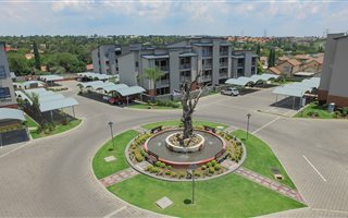 2 Bedroom Simplex in Edenglen