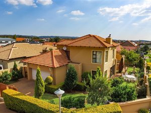 5 Bed House in Hazeldean (Silverlakes Surroundings)