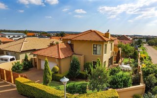 5 Bedroom House in Hazeldean (Silverlakes Surroundings)