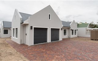 4 Bedroom House in Zevendal