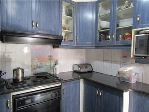 5.5 Bed House in Westcliff