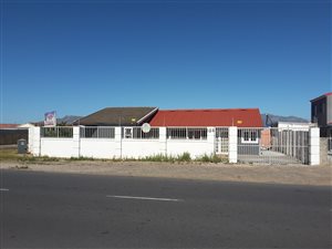 5 Bedroom House in Pelikan Park