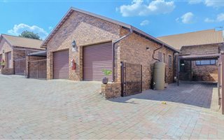 3 Bedroom Townhouse in Mondeor