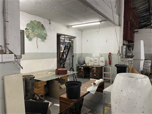 396 m² Industrial space in New Germany