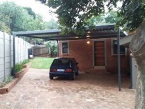 Bachelor apartment in Lynnwood Glen