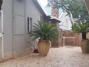 4 Bed House in Schweizer Reyneke