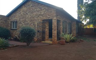 2 Bedroom House in Doornpoort and surrounds