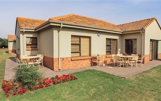 3 Bedroom House in Hazeldean (Silverlakes Surroundings)