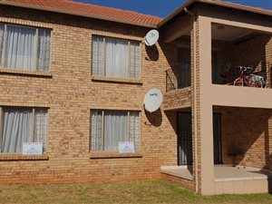 3 Bed Townhouse in Vanderbijlpark SW