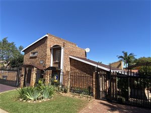 4 Bed Duet in Erasmuskloof