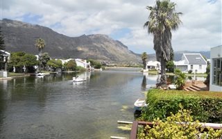 4 Bedroom House in Marina Da Gama