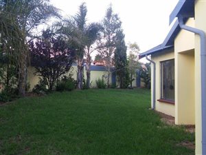 2 Bedroom House in Olievenhoutbosch