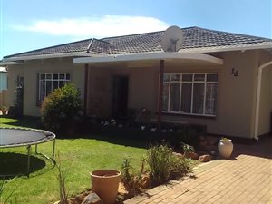 3 Bed House in Selection Park