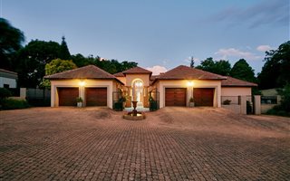 4 Bedroom House in Rietvalleirand