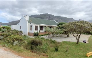 4 Bedroom House in Bettys Bay