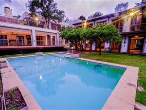 5 Bed House in Hyde Park