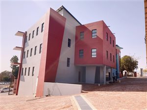 337 m² Commercial space in Moreleta Park