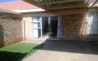 2 Bedroom Townhouse in Bloemspruit