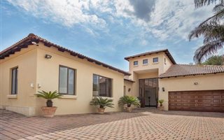 4 Bedroom House in Waterkloof Ridge