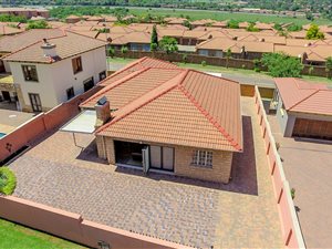 3 Bedroom House in Amberfield