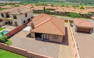 3 Bedroom House in Amberfield