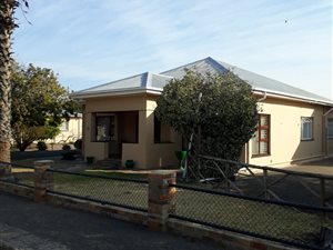 3 Bed House in Beaufort West