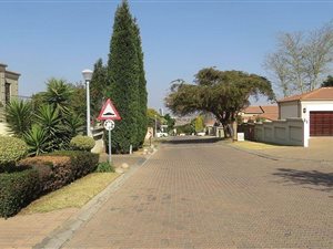 5 Bed House in Kyalami