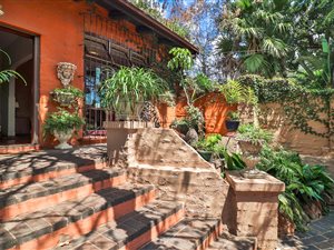 7 Bed House in The Gardens