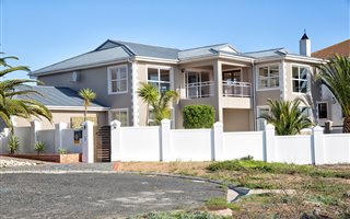 4 Bedroom House in Myburgh Park