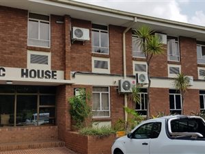 413.450012207031 m² Office Space in Isandovale