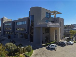 2000 m² Office Space in Parkmore