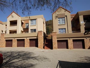 2 Bedroom Townhouse in Constantia Kloof