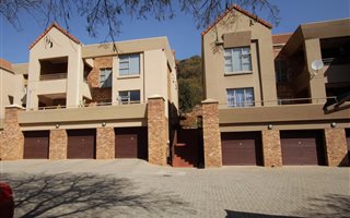 2 Bedroom Townhouse in Constantia Kloof