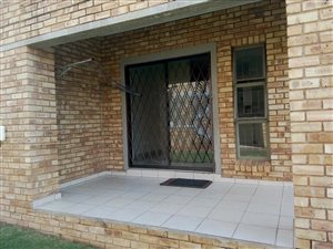 2 Bed Townhouse in Roodekrans
