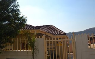 3 Bedroom House in Mahube Valley