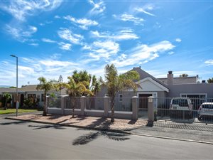 3 Bed House in Bothasig