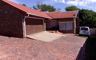 3 Bedroom House in Breaunanda