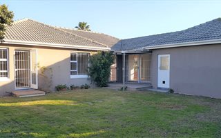 3 Bedroom House in Sunningdale