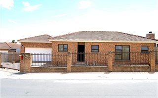 3 Bedroom House in Protea Heights