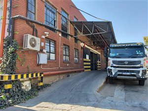 900 m² Industrial space in Industria West