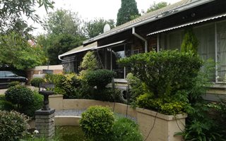 220 m² Commercial space in The Reeds