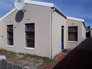 5 Bed House in Strandfontein