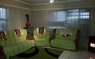 2 Bedroom House in Scheepers Heights