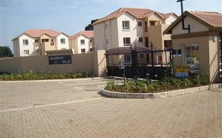 3 Bedroom Townhouse in Pomona