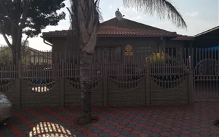 3 Bedroom House in Lotus Gardens