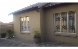 2 Bedroom House in African Jewel