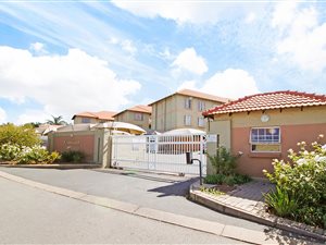 2 Bed Apartment in Dainfern