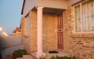 4 Bedroom House in African Jewel