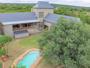 5 Bed House in Pebble Rock